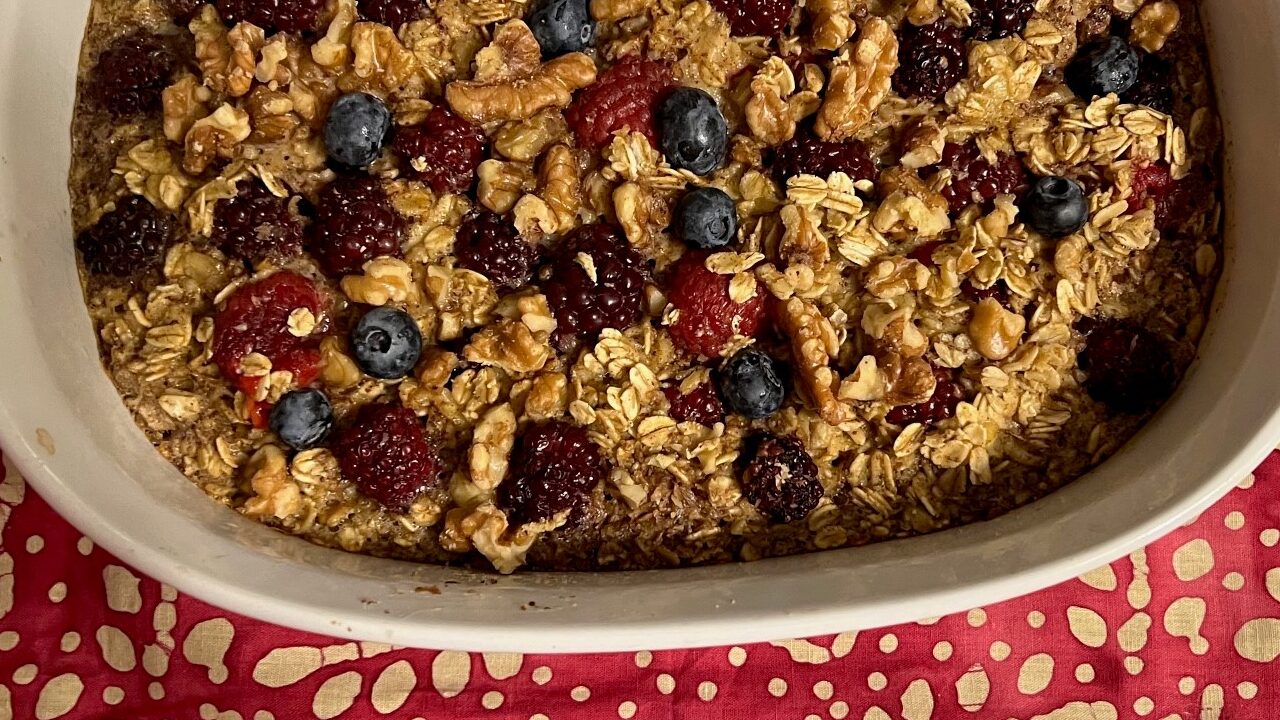 Easy Mixed Berry Baked Oatmeal Recipe - Walsh Nutrition Group, Inc.